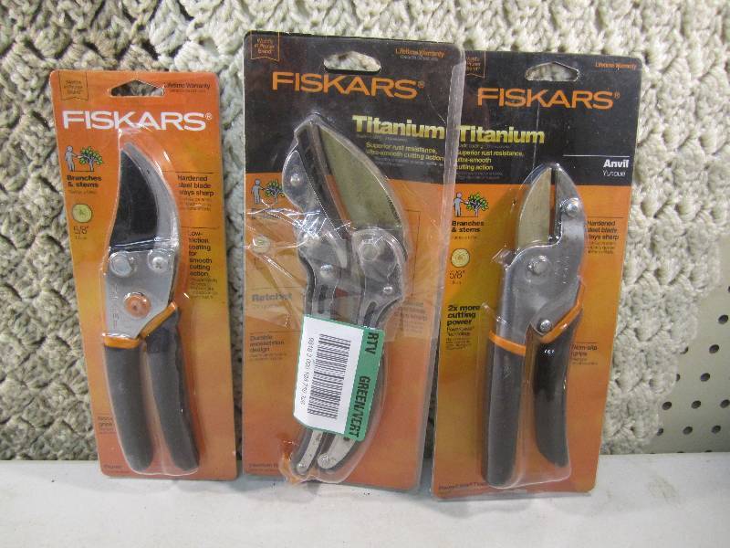 lot 65 image: Lot of 3 Fiskars Pruners Open Packa...