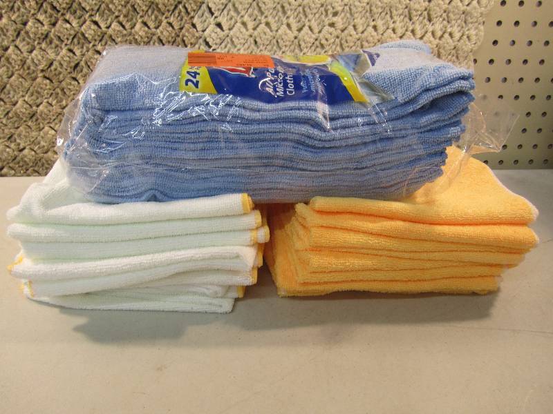 lot 81 image: Lot of Microfiber Clothes ...