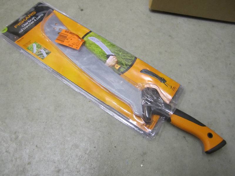 lot 83 image: Fiskars 24 Steel Blade Clearing Ma...