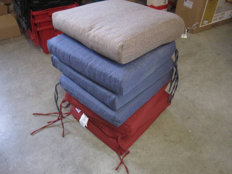lot 95 image: Mixed Lot of 7 Hampton Bay Chair Cu...