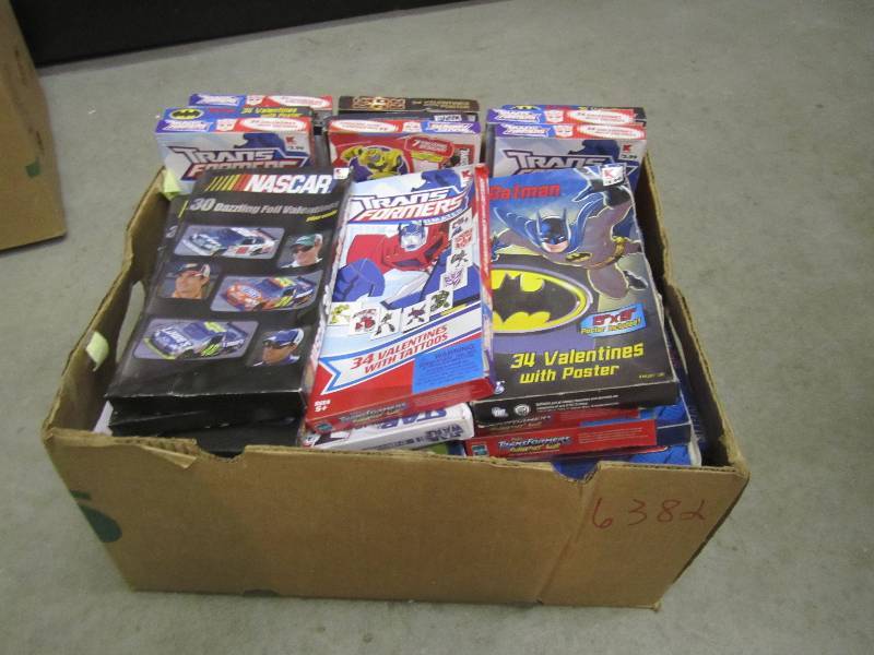 lot 97 image: Large Lot of Valentine Card Sets ...