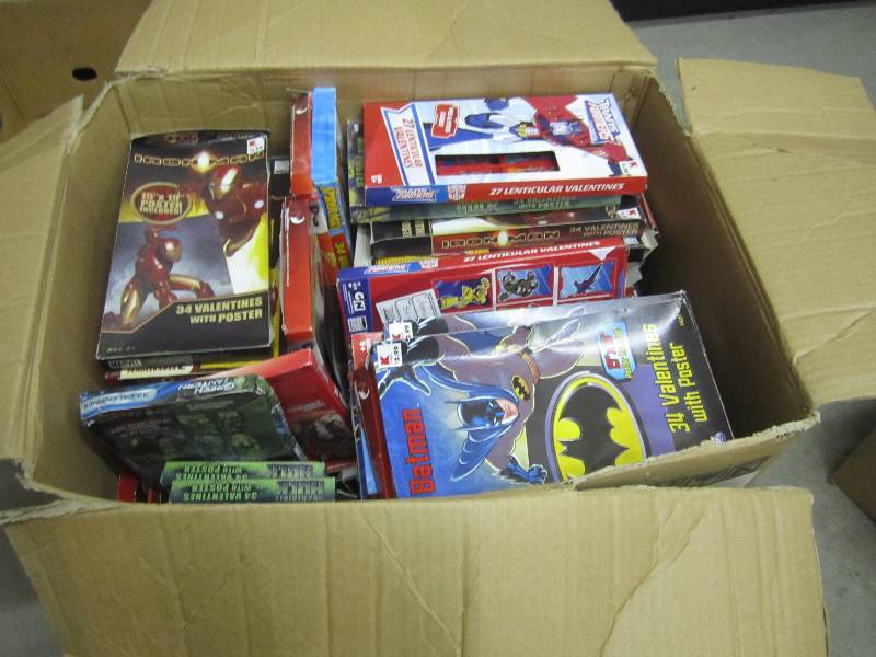lot 98 image: Larger Lot of Valentine Card Sets ...