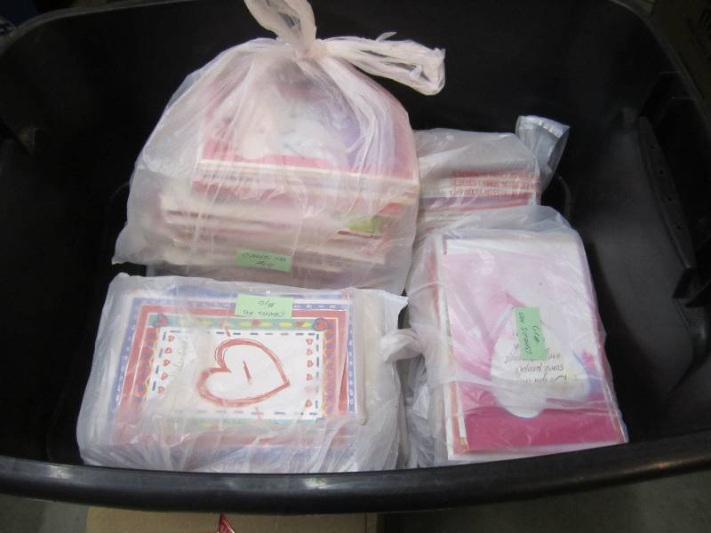 lot 101 image: Large Lot of Valentine Greeting Car...