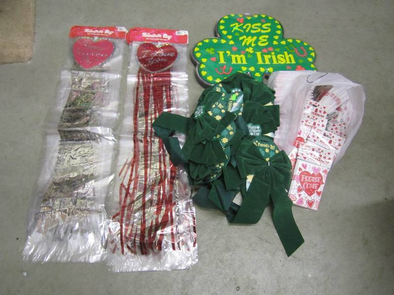 lot 106 image: Large Mix Lot of Valentine and St P...