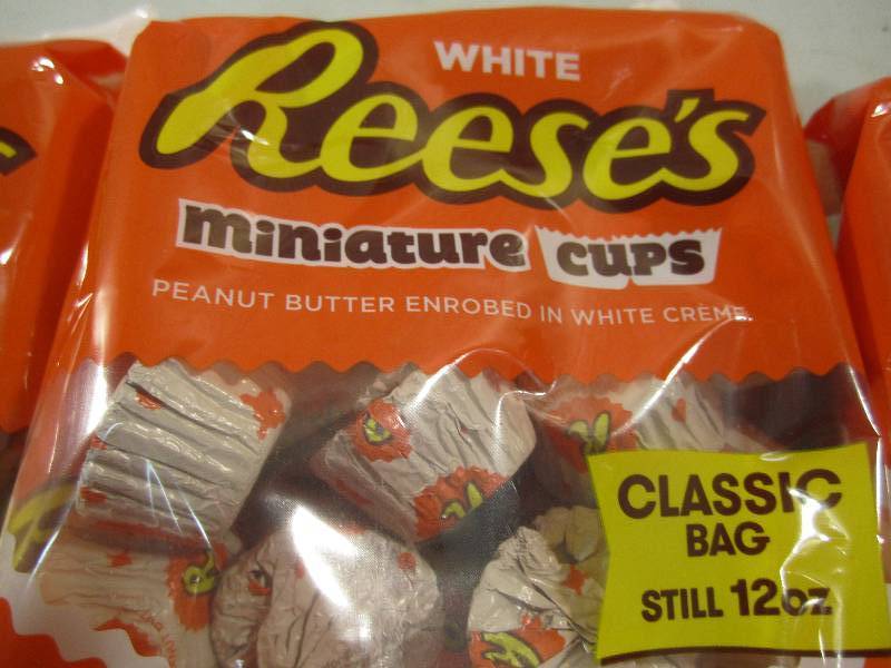 lot 118 image: Lot of 6 Bags White Reeses Miniatur...
