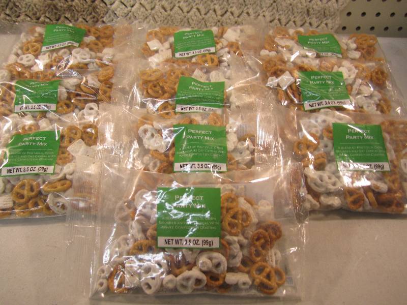 lot 148 image: Lot of 10 Bags Perfect Party Mix Pr...