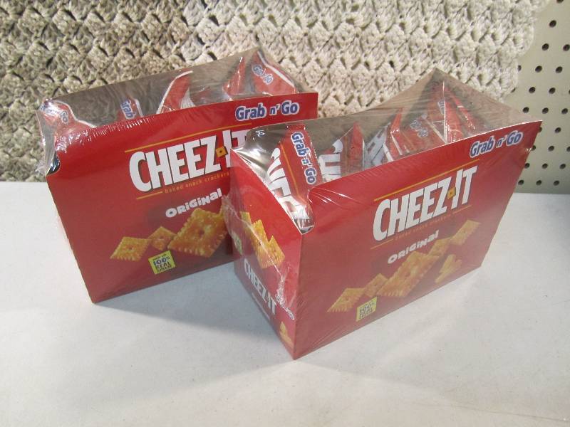 lot 154 image: Lot of 12 Grab n Go Bags Cheez-It ...