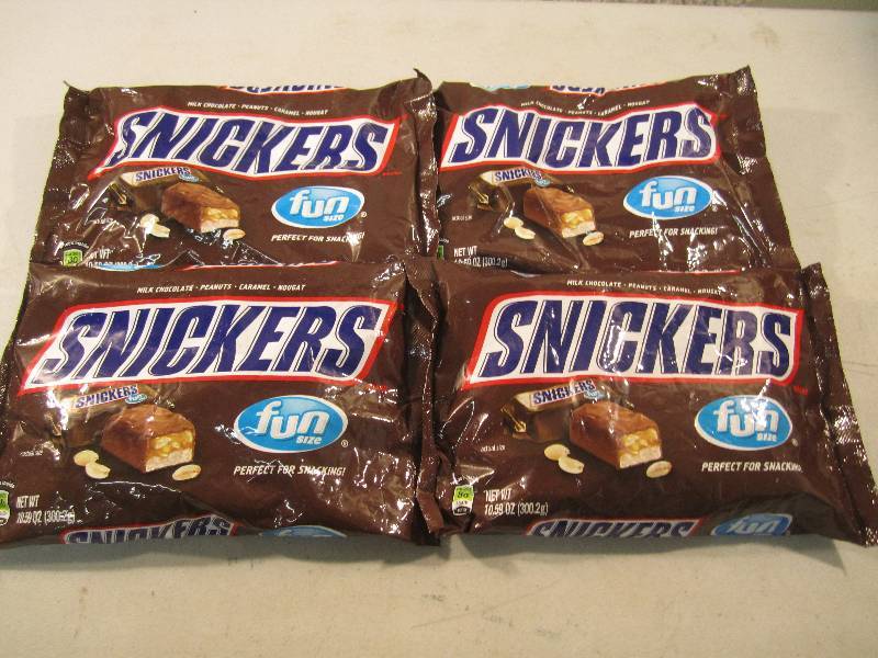 lot 156 image: Lot of 4 Bags Snickers Fun Size Can...
