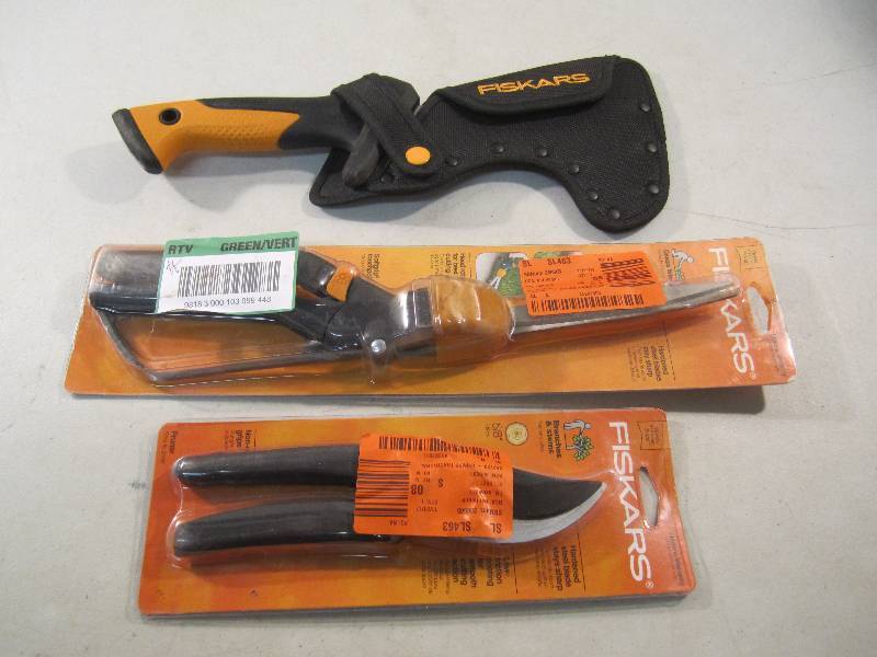 lot 176 image: Mixed lot of 3 Fiskars Pruner Shear...