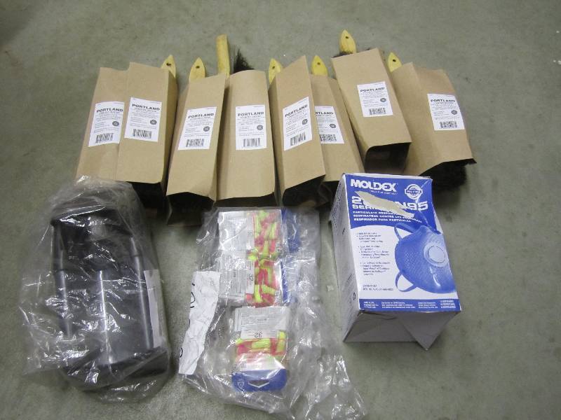 lot 194 image: Mixed Lot of Counter Dusters Soap D...