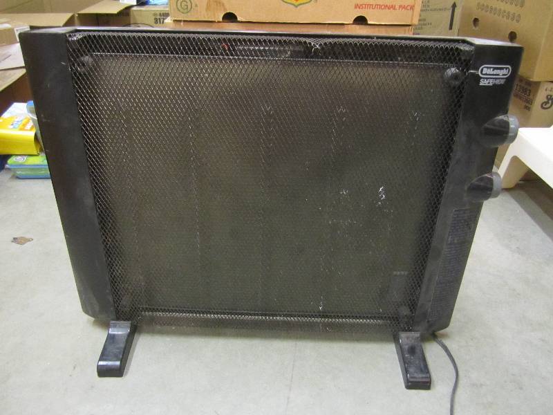 lot 203 image: DeLonghi SafeHeat Electric Radiant ...