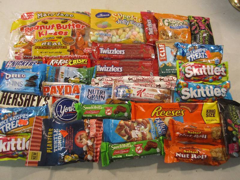 lot 213 image: Lot of Mixed Candy and Snacks Mix L...