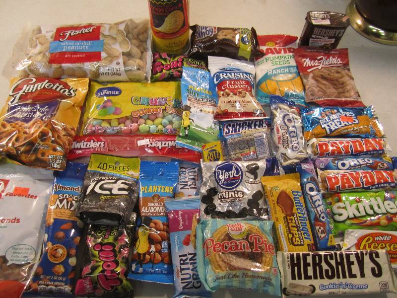 lot 231 image: Lot of Mixed Candy and Snacks Mix L...