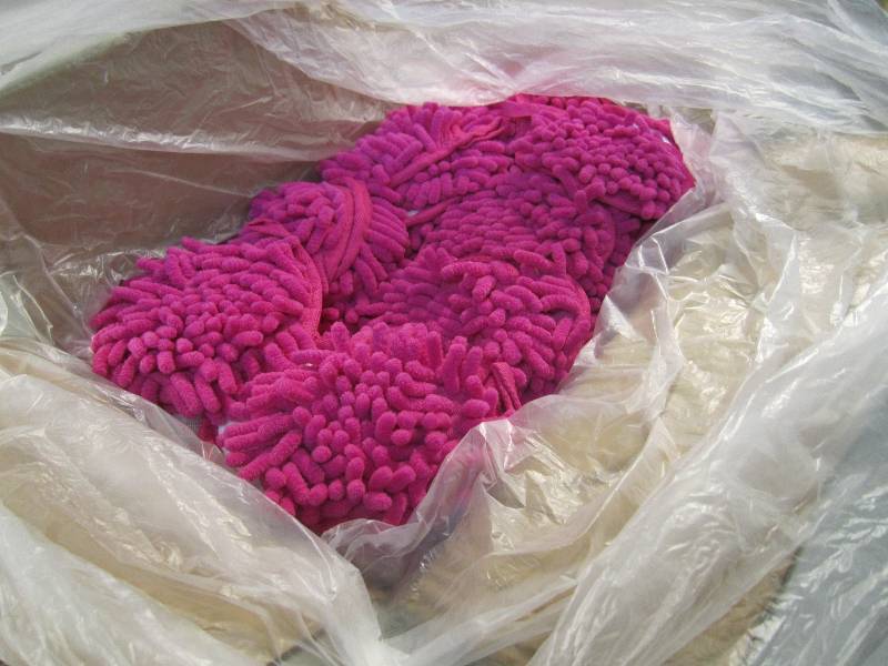 lot 267 image: Case of 200 Frizzy Finger Dusters P...
