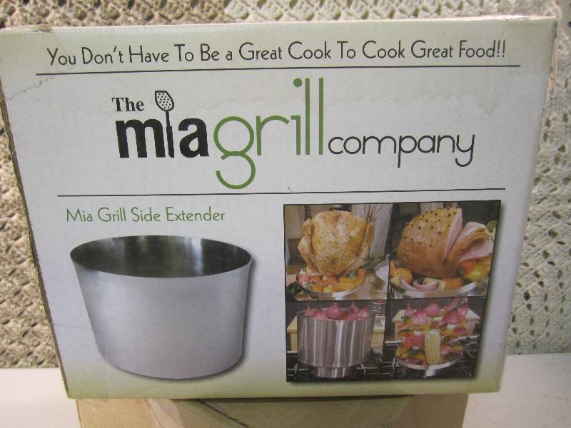 lot 275 image: The Mia Grill with Side Extender Ne...
