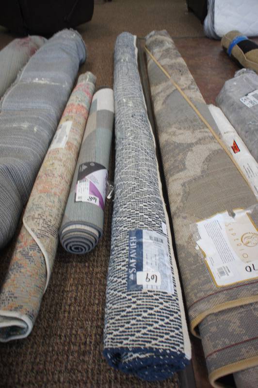 lot 69 image: BRAND NEW- Safavieh Montauk Collection MTK811C Handmade Flatweave Navy and Ivory Cotton Area Rug (8 x 10)