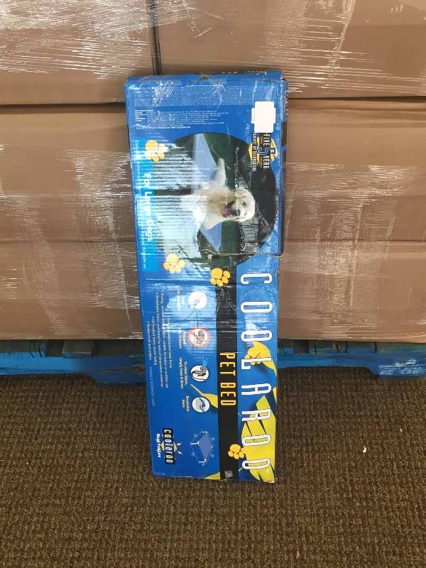 lot 86 image: In Box coola Elevated Pet Bed with Knitted Fabric