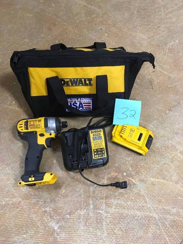 lot 32 image: DeWalt 20 Volt MAX Lithium-Ion 14 in Impact Driver Kit in working conditions