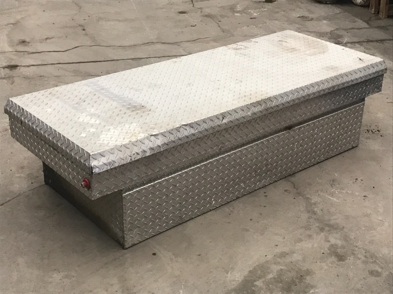 lot 26 image: Diamond Plate Aluminum Truck Toolbo...