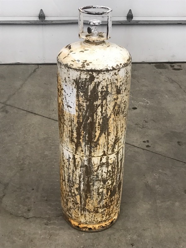 lot 27 image: 100# LP Tank ...