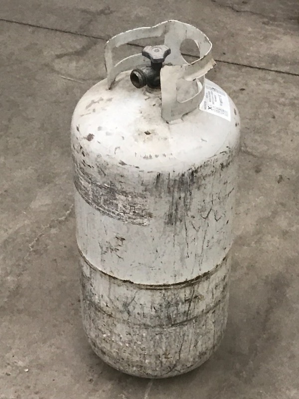 lot 30 image: 40# LP Tank--Full ...