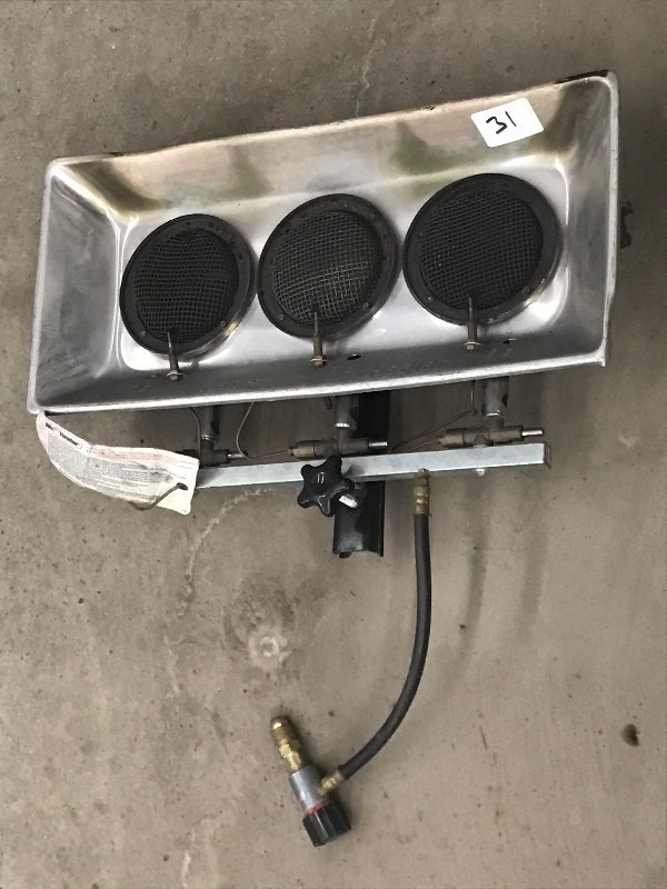 lot 31 image: Triple-Burner LP-Gas Tank Top Heate...