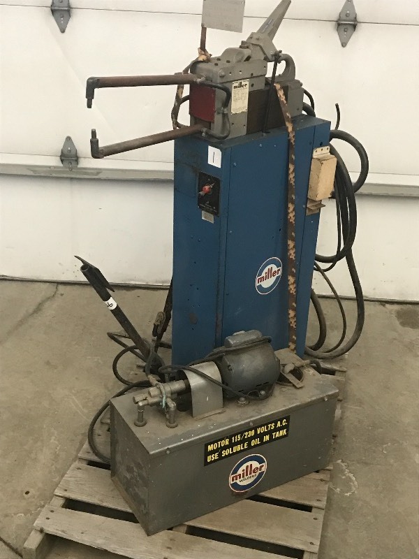 lot 36 image: Miller Commercial Portable Spot Wel...