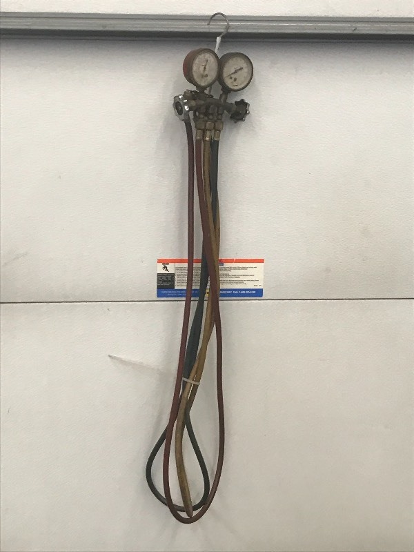 lot 44 image: Robinair R12R22R502 Refrigerant L...