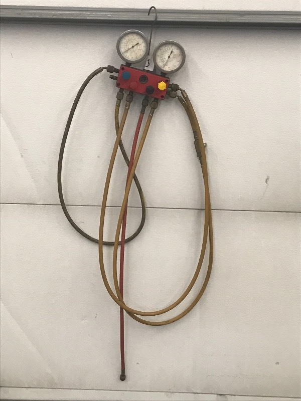 lot 43 image: Snap-On R12R22R502 Refrigerant Li...