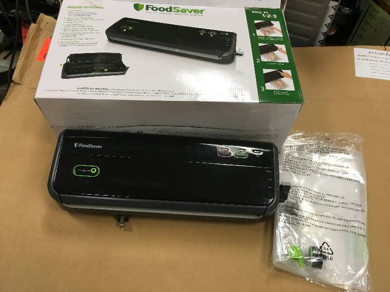 FoodSaver FM2000 Vacuum Sealing System used in like new condition
