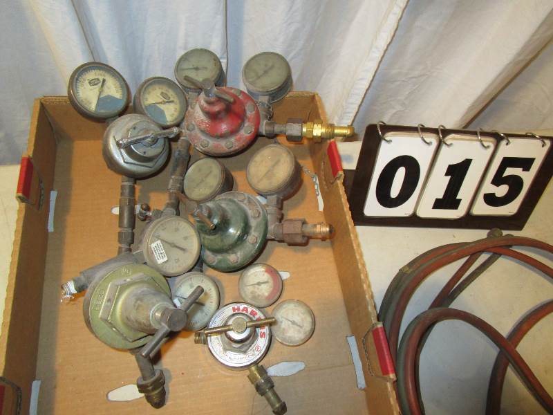 lot 15 image: Assorted Regulators-Torches