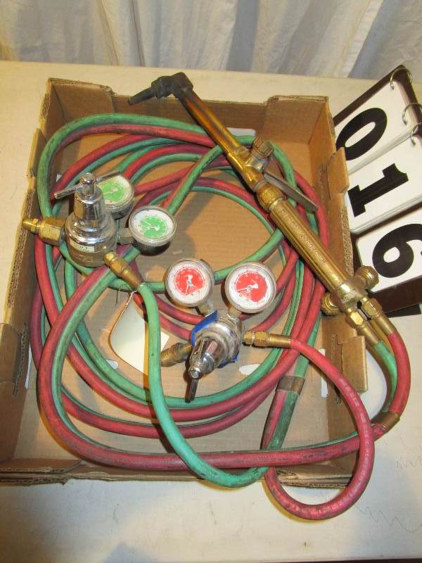 lot 16 image: Purox Torch Set