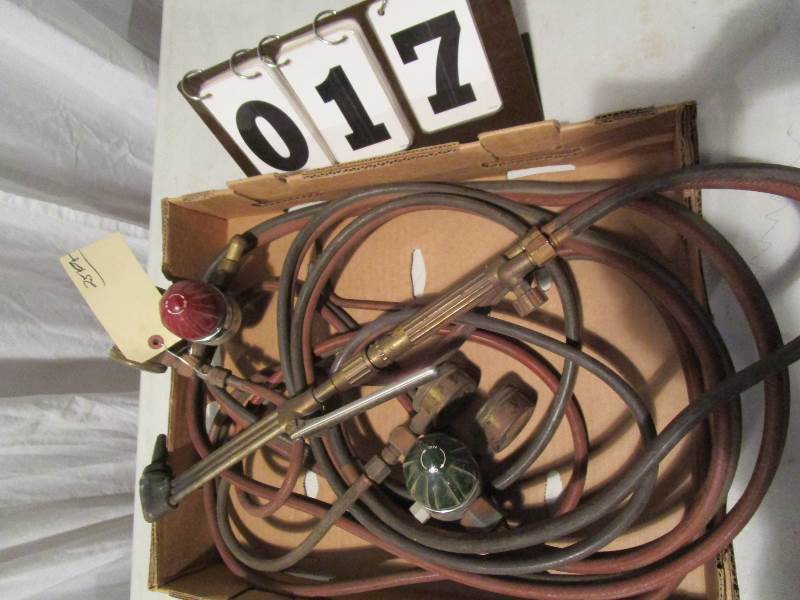 lot 17 image: Air Products Torch Set-Hoses