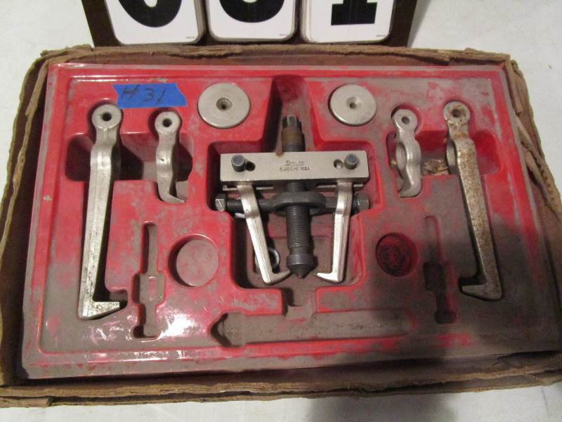 lot 31 image: Snap-On Gear Puller