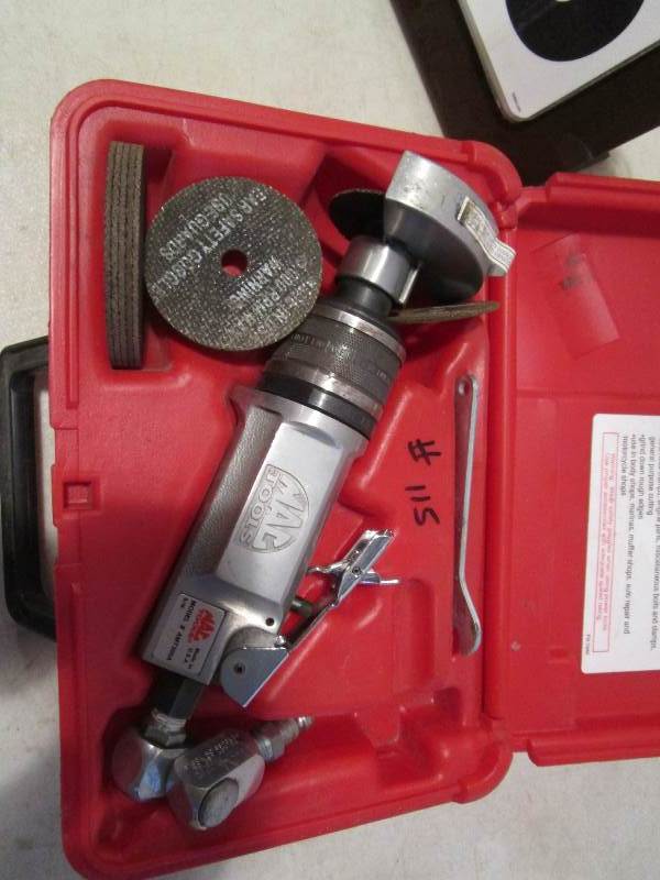 lot 115 image: Mac Tools Flex-Head Cut Off Tool Kit