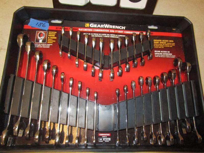 lot 186 image: Gear Wrench 32 Pc Set - SAE