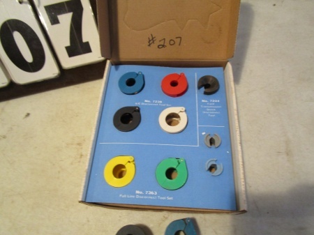 lot 207 image: Disconnect Tool Set