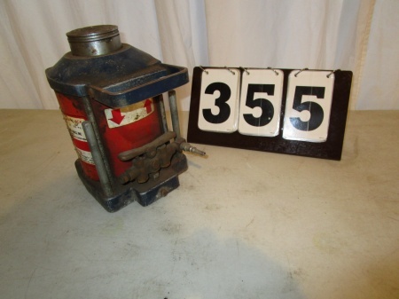 lot 355 image: Ammco Air Jack