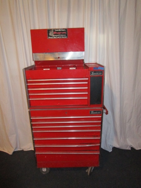 lot 51 image: Snap-On Rolling Tool Box