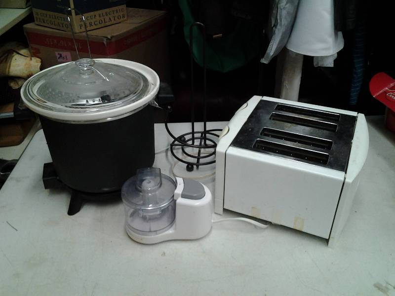 lot 10 image: Deep Fryer, 4-Slice Toaster, Small Electric Food Chopper, Paper Towel Holder