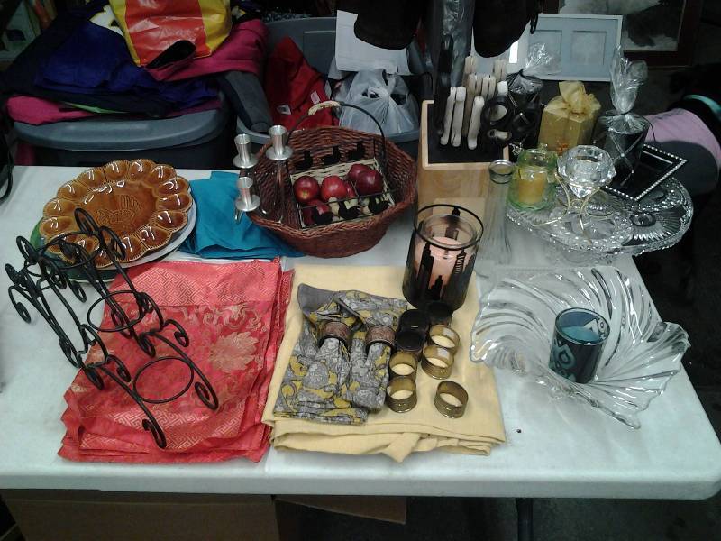 lot 41 image: Knives & Knife Block, Table Linens, Crystal Cake Stand, Candles & Holders