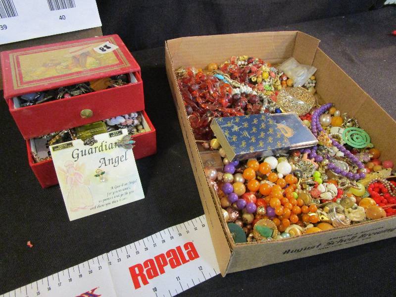 lot 35 image: Jewelry Parts
