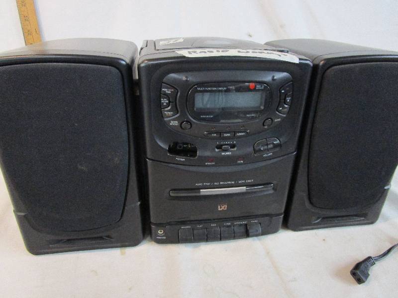 lot 44 image: Portable Stereo