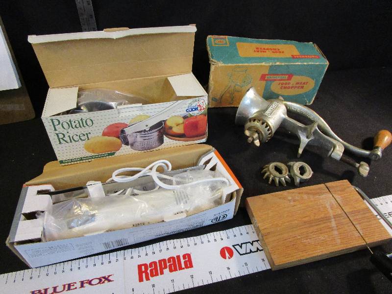 lot 46 image: Ricer meat Chopper Electric Knife and Cheese Cutter