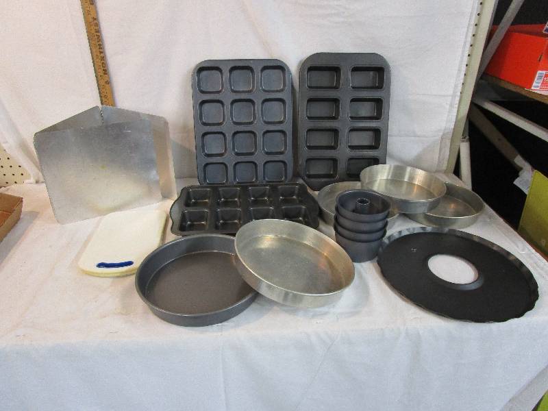 lot 50 image: Bakeware