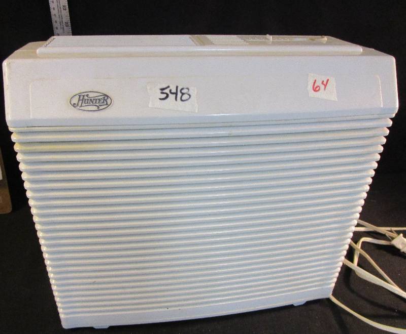 lot 64 image: Air Purifier