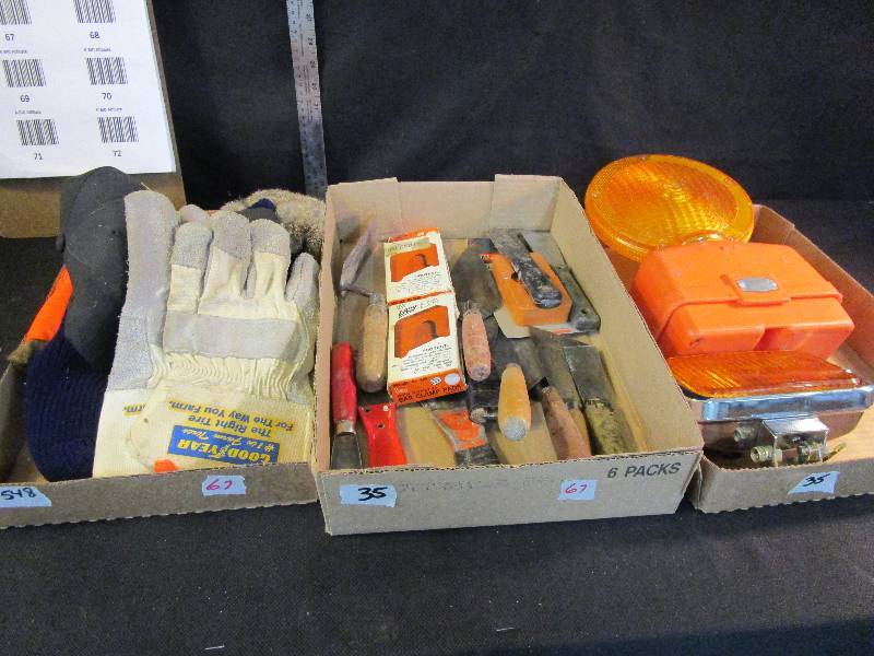 lot 67 image: CapsGlovesTrowels, warning light, fog lampCapsGlovesTrowels, warning light, fog lamp