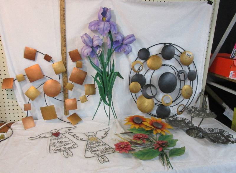 lot 70 image: Metal Dcor