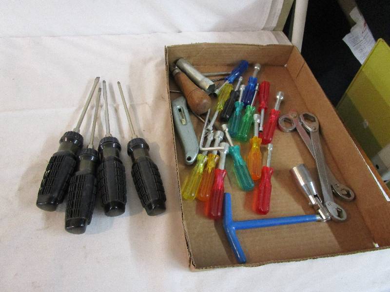 lot 76 image: Screwdriver assortment