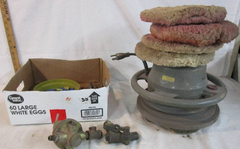 lot 85 image: Buffer with extra pads